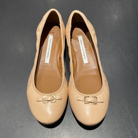 Diane Von Furstenberg Womens Leather Flat - Picture 1 of 7